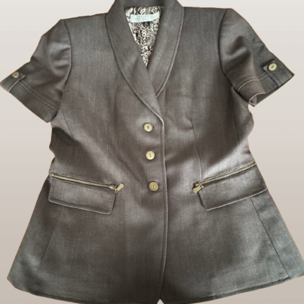 Women's Tahari short sleeve blazer Size 6P